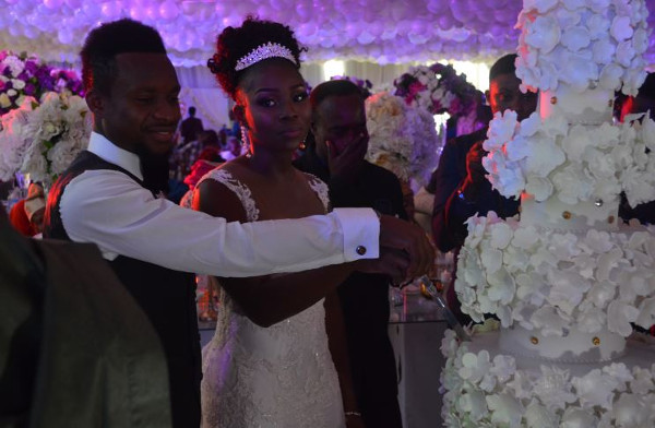 Onazi Ogenyi Sandra Ogunsuyi White Wedding Cake Cutting Photos LoveweddingsNG