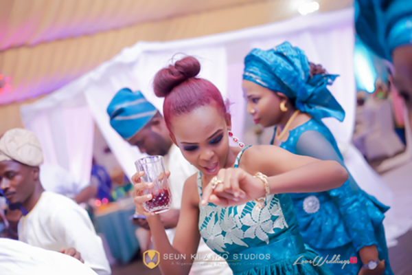 nigerian-wedding-guest-dancing-awele-and-ademola-seun-kilanko-studios-loveweddingsng