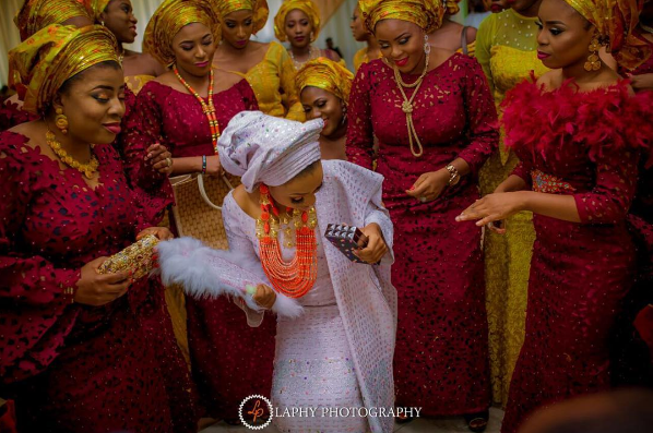 nigerian-bride-and-asoebi-ladies-princess-layebi-tejuosho-and-lekan-aluko-traditional-wedding-loveweddingsng-2