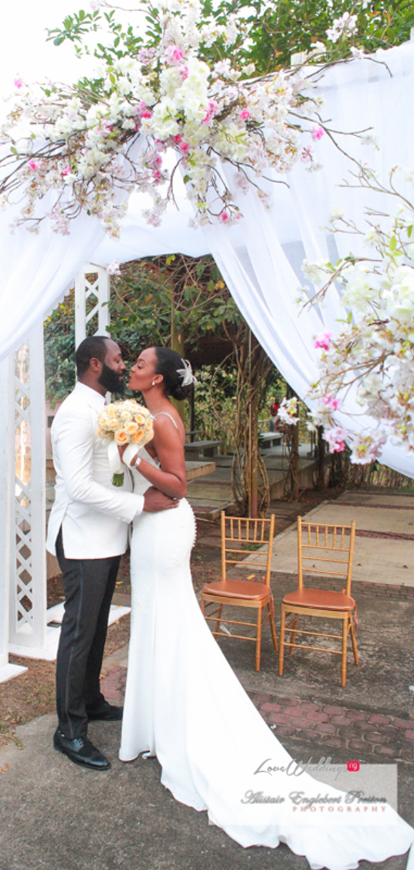 nigerian-bride-and-groom-kiss-estelle-and-elvis-alistair-englebert-preston-photography-loveweddingsng
