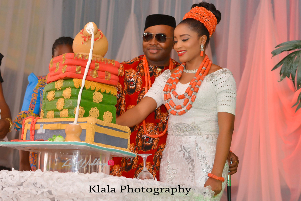 Nigerian Bride and groom cut wedding cake Ifeyinwa and Chidi Traditional Wedding Klala Photography LoveWeddingsNG