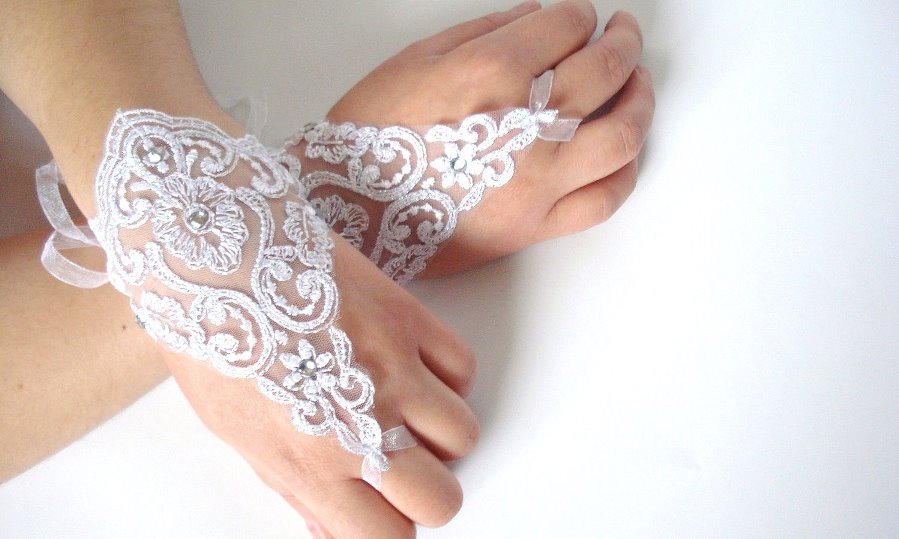 Bridal Hand Gloves – Nah or Yay