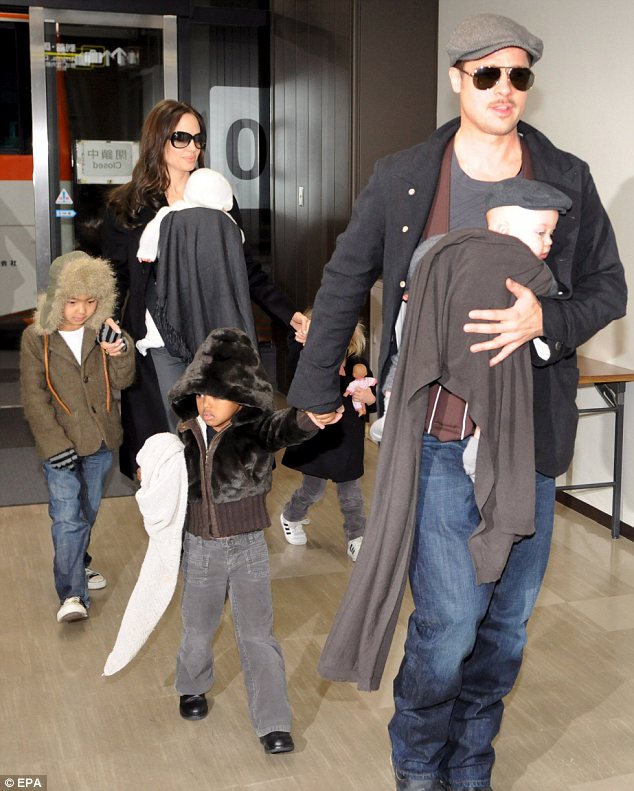 Brad Pitt Angelina Jolie Married Loveweddingsng9