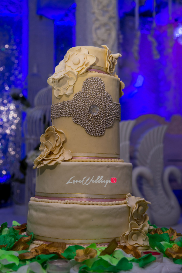 Loveweddingsng Amarachi & Francis White Wedding Diko Photography cake