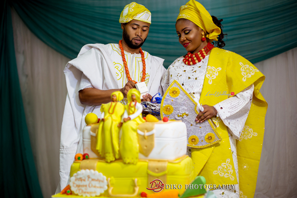 Nigerian Traditional Wedding - Bunmi and Mayowa couple cutting the cake LoveweddingsNG