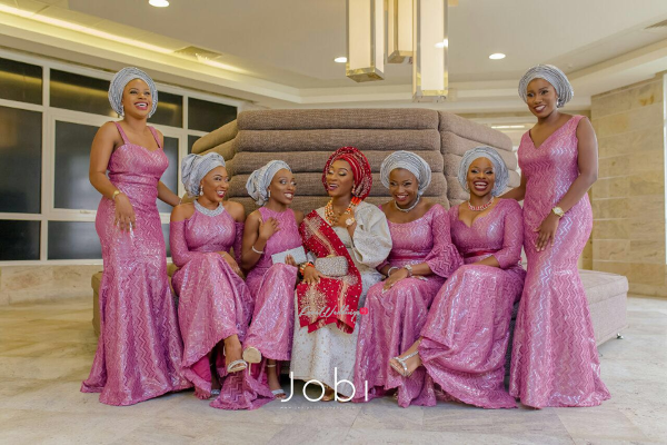 nigerian-traditional-bride-and-asoebi-girls-the-quadrys-2016-trendybee-events-loveweddingsng