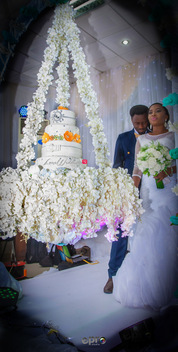 nigerian-bride-and-groom-suspended-cake-nkem-and-lanre-events-pro-loveweddingsng