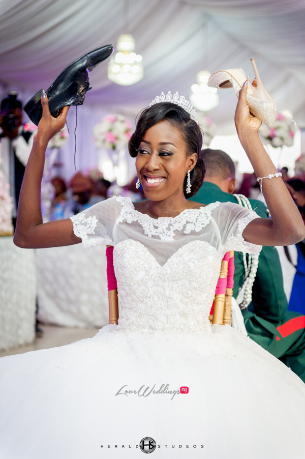 Nigerian bride playing the Shoe game Tosin and Hassan Herald Studeos LoveWeddingsNG