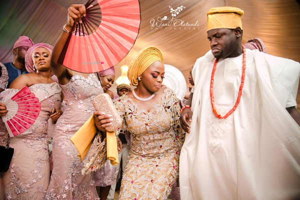 Nigerian Traditional Couple and Asoebi Ladies Wani Olatunde Photography LoveWeddingsNG