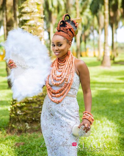 Let's talk Traditional Bridal Hand Fans | Feathered, Coloured, Peacock ...