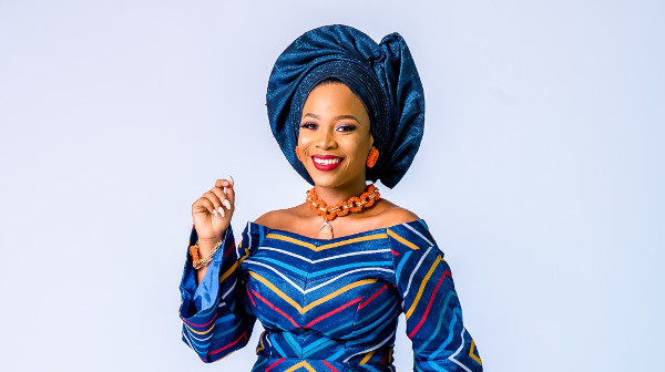 These aso-oke traditional bridal looks are modern!