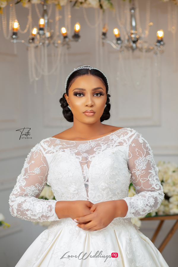 This bridal shoot at Mapo Hall, Ibadan will make you do a double-take ...