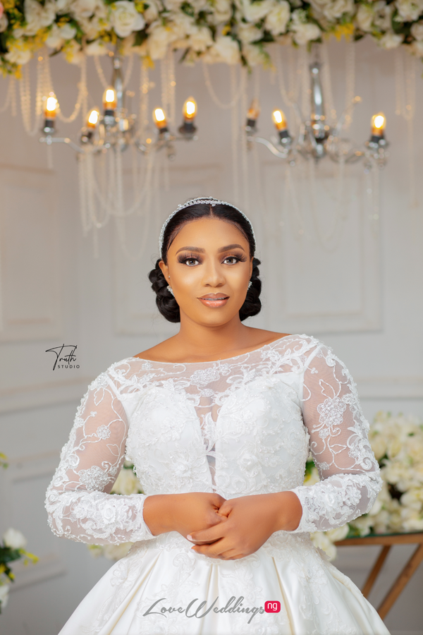 This bridal shoot at Mapo Hall, Ibadan will make you do a double-take ...